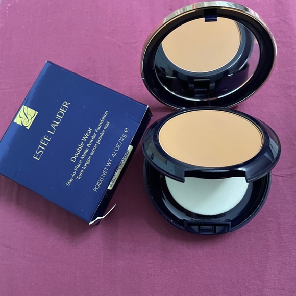 Powder Foundation - Picture 3 of 6